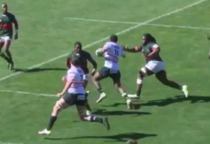 Crafty flyhalf sells defender completely up the creek for try