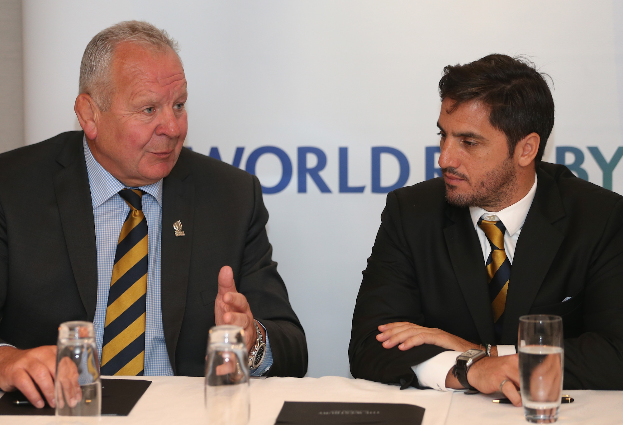 Ketua World Rugby Bill Beaumont dan wakil ketua Agustin Pichot