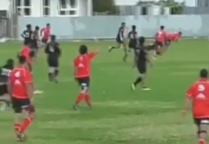 Referee awkwardly awards try BEFORE try is actually scored