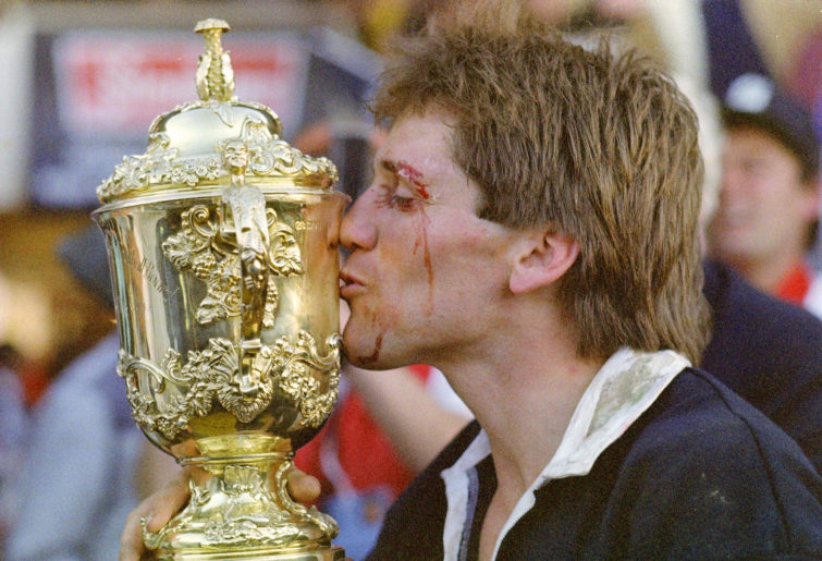 David Kirk kisses the Webb Ellis Cup