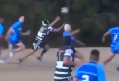 Fly-half snatches bouncing box kick to set-up gourmet meat pie