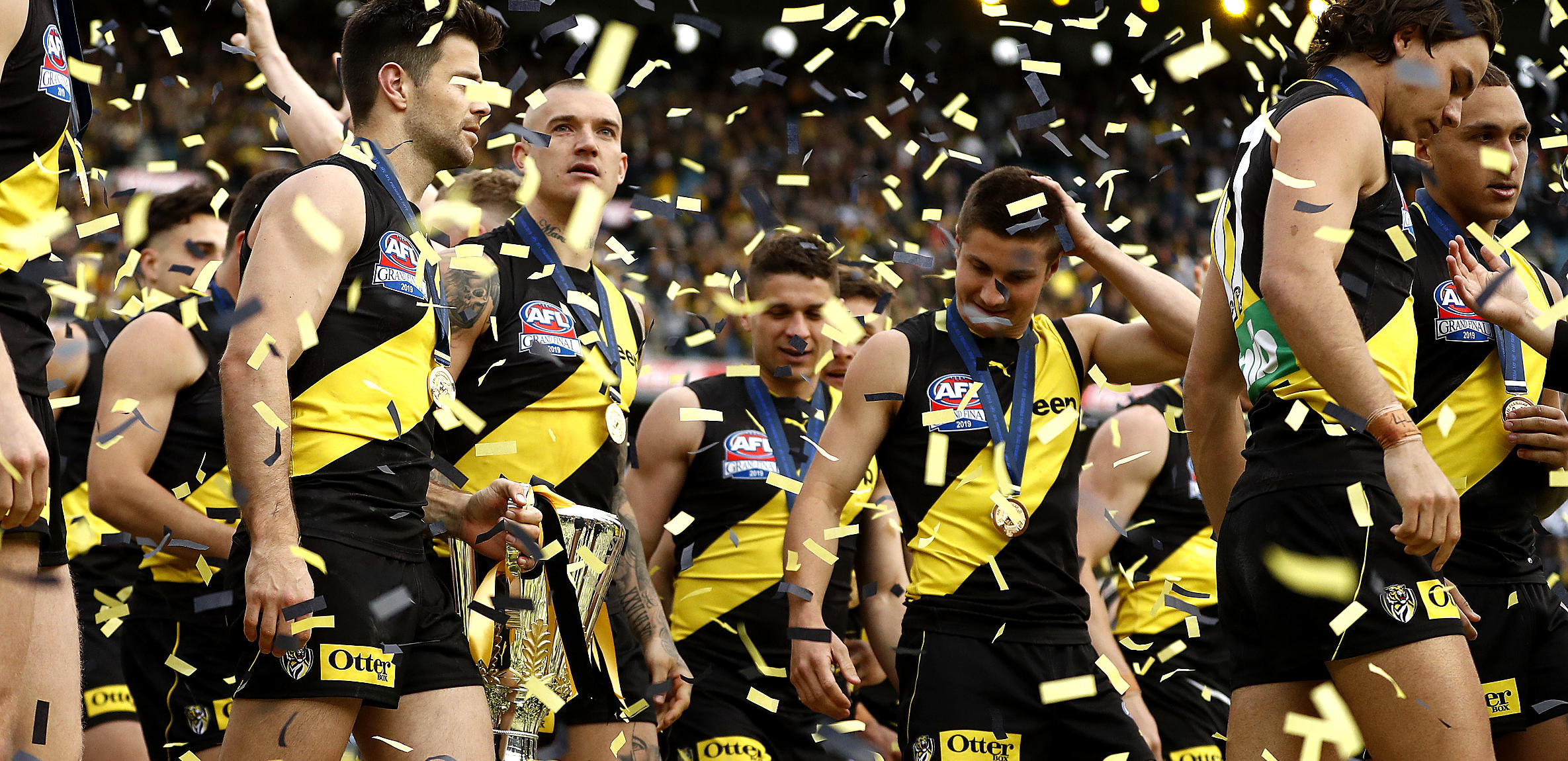 Richmond players with the 2019 premiership cup