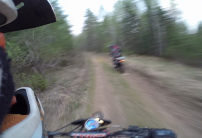 Bikers get too close for comfort with bear on Russian trail