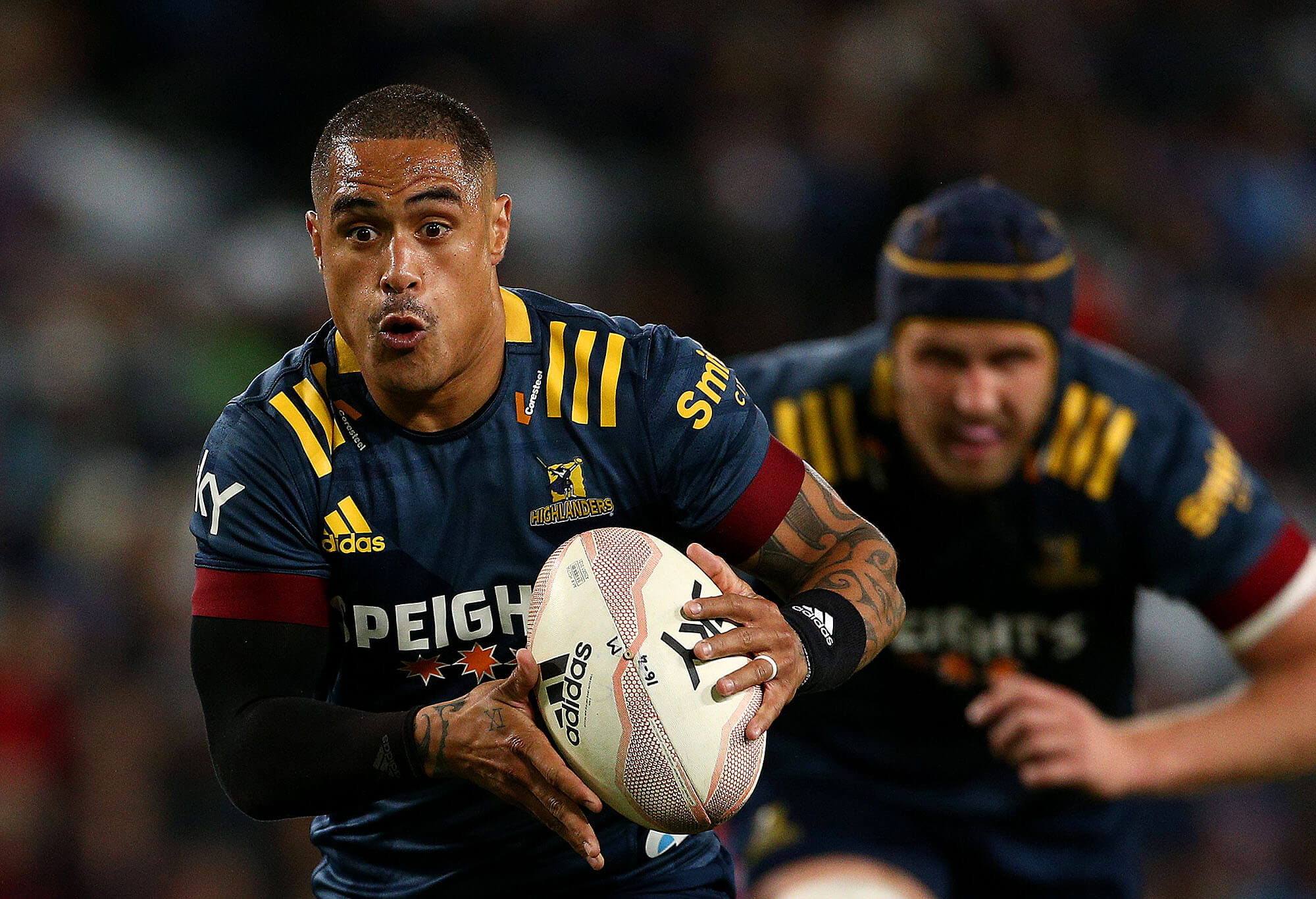 Aaron Smith of the Highlanders runs with the ball