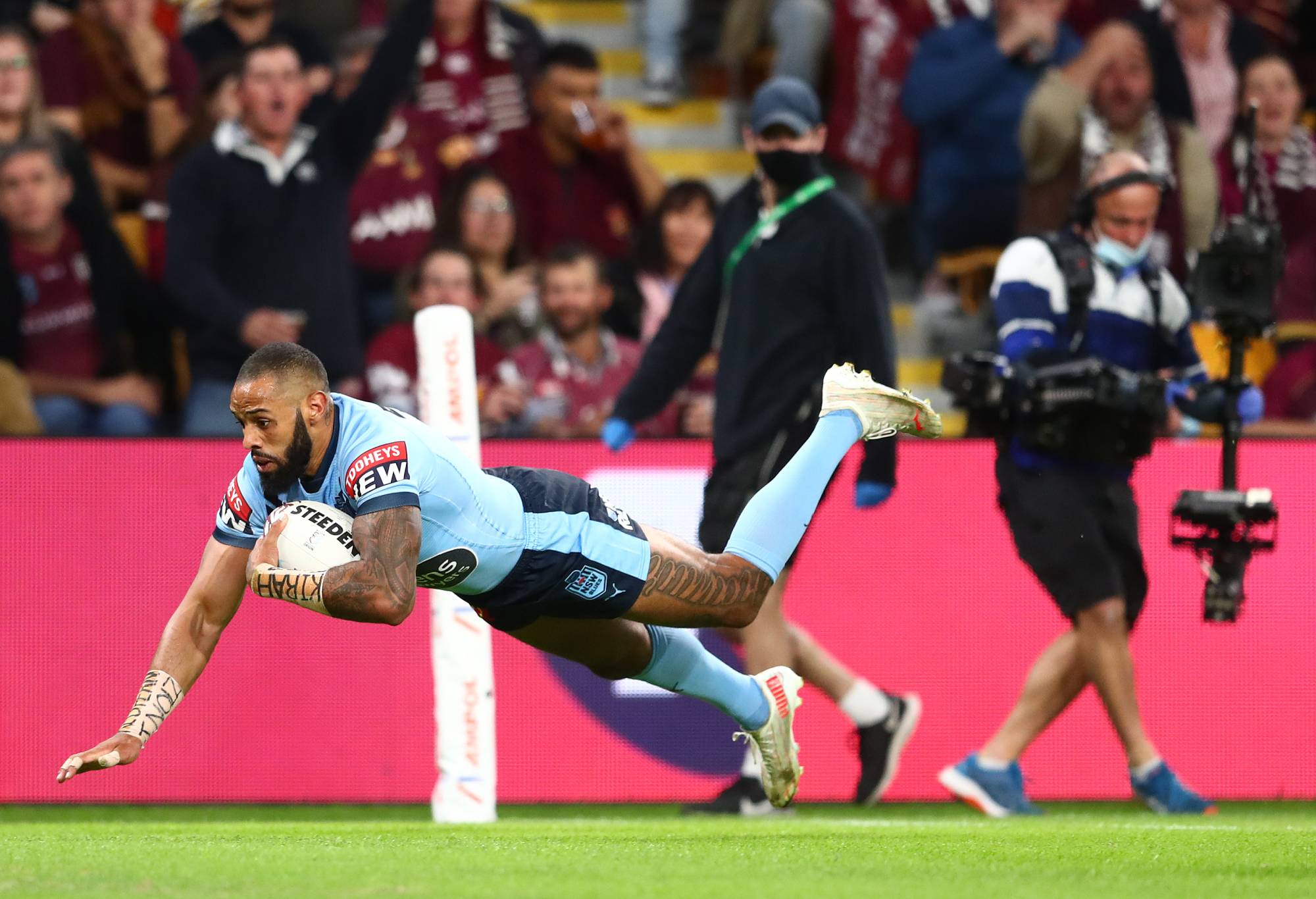 Josh Addo-Carr scores a try in Queensland