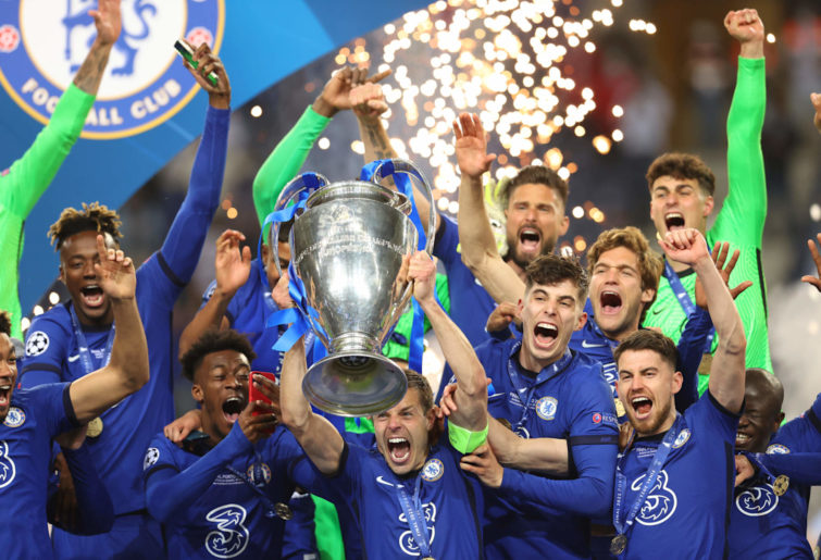 Chelsea lift the Champions League 2020/21 trophy