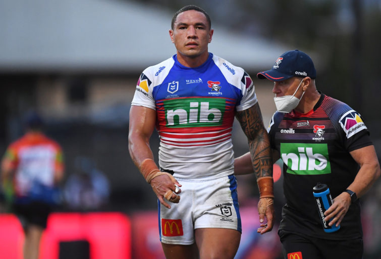 Tyson Frizell leaves the field with the trainer.