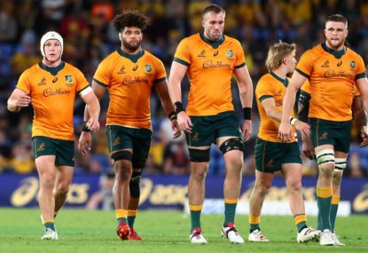 Michael Hooper instructs the Wallabies against the Springboks