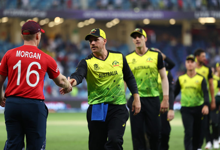 Eoin Morgan and Aaron Finch shake hands.