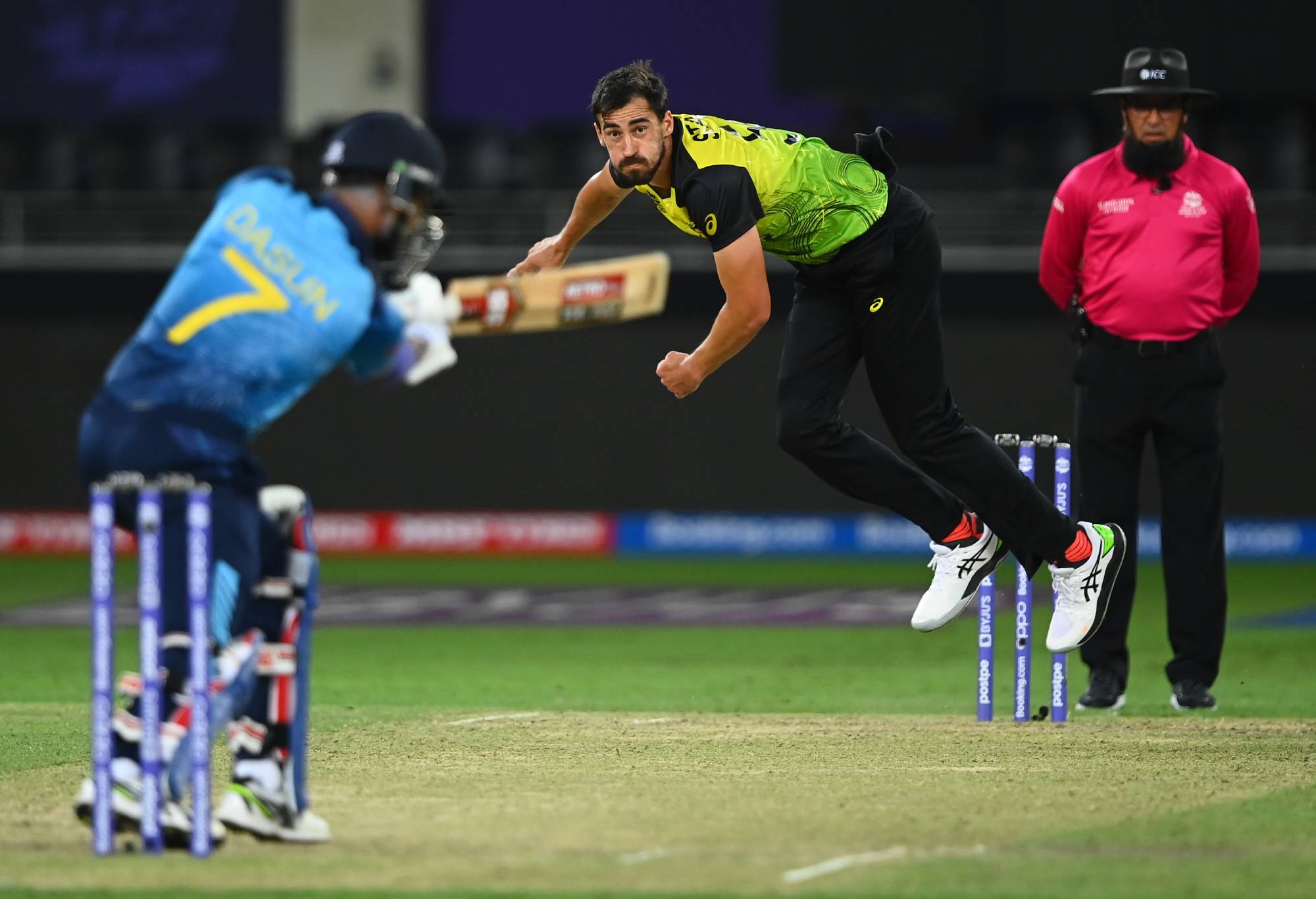Mitchell Starc bowls against Sri Lanka