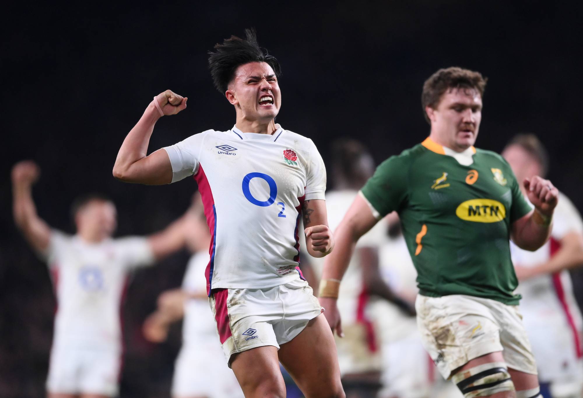 Marcus Smith of England celebrates after being awarded a penalty on the last play during the Autumn Nations Series match between England and South Africa at Twickenham Stadium on November 20, 2021 in London, England. (Photo by Laurence Griffiths/Getty Images)