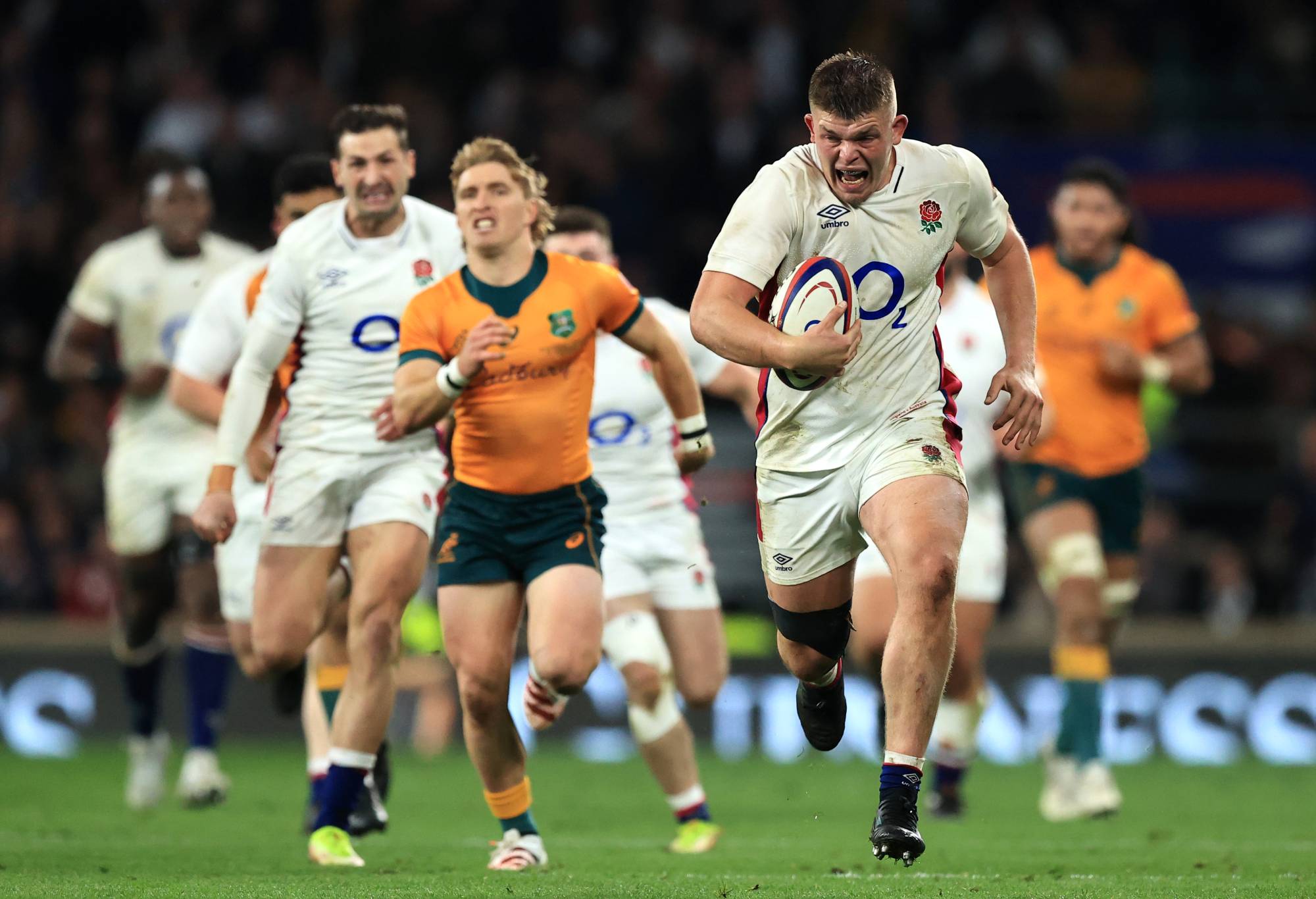 Jamie Blamire of England breaks away to score their side's second try during the Autumn Nations Series match between England and Australia at Twickenham Stadium on November 13, 2021 in London, England. (Photo by David Rogers/Getty Images)