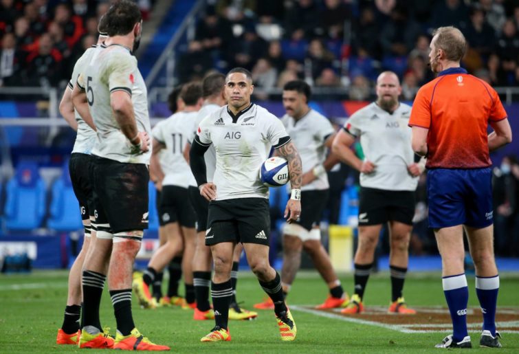 Aaron Smith of New Zealand during the Autumn Nations Series rugby match between France (blue jersey) and New Zealand (All Blacks, white jersey) at Stade de France on November 20, 2021 in Saint-Denis near Paris, France. (Photo by John Berry/Getty Images)