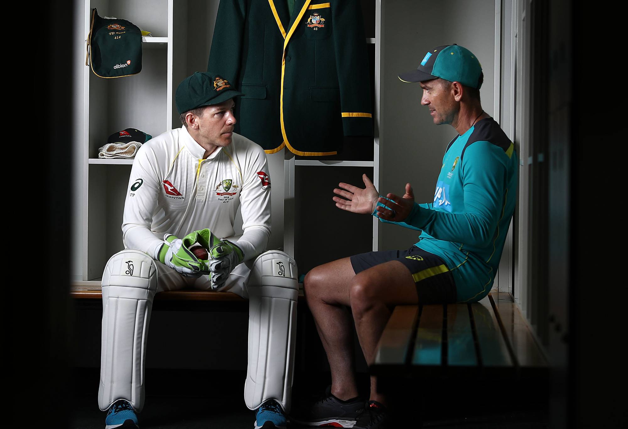 Kapten kriket Tes Australia Tim Paine dan Justin Langer, pelatih Australia, berpose selama sesi potret di ICC Academy pada 05 Oktober 2018 di Dubai, Uni Emirat Arab.  (Foto oleh Ryan Pierse/Getty Images)