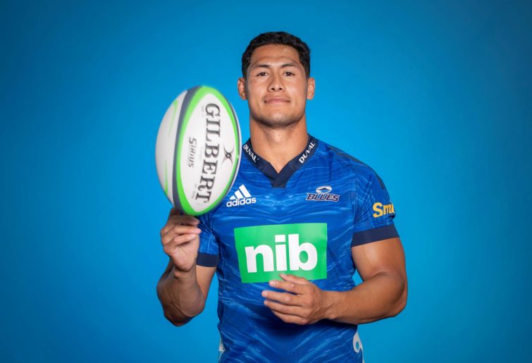 Roger Tuivasa-Sheck poses during the Blues Super Rugby 2022 headshots session at Blues HQ on January 05, 2022 in Auckland, New Zealand. (Photo by Dave Rowland/Getty Images for New Zealand Rugby)