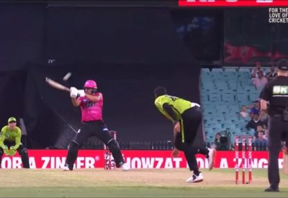 Moises Henriques plays one of the most bizarre shots in cricket history