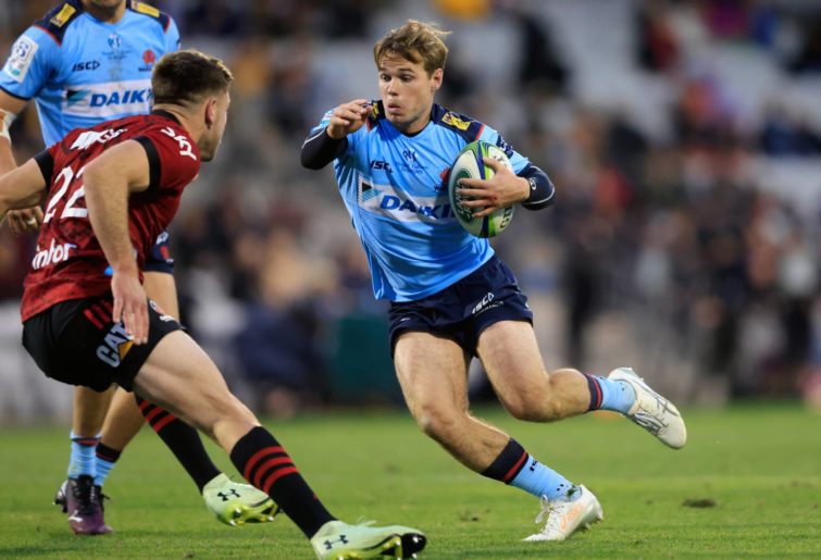 Will Harrison of the Waratahs runs towards Fergus Burke of the Crusadersduring the round three Super Rugby Trans-Tasman match between the NSW Waratahs and the Crusaders at WIN Stadium on May 29, 2021 in Wollongong, Australia. (Photo by Mark Evans/Getty Images)