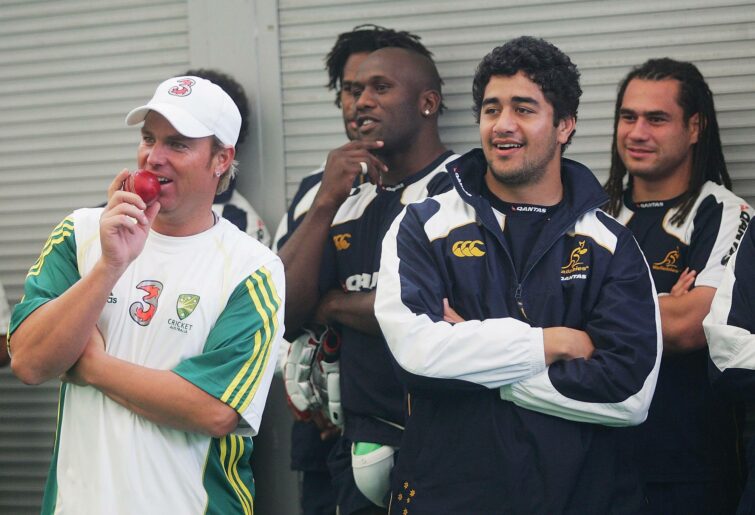 Shane Warne of Australia looks on with Wendell Sailor, Morgan Turinui and George Smith of the Wallabies squad during training at the Sydney Cricket Ground on October 12, 2005 in Sydney, Australia. (Photo by Hamish Blair/Getty Images)