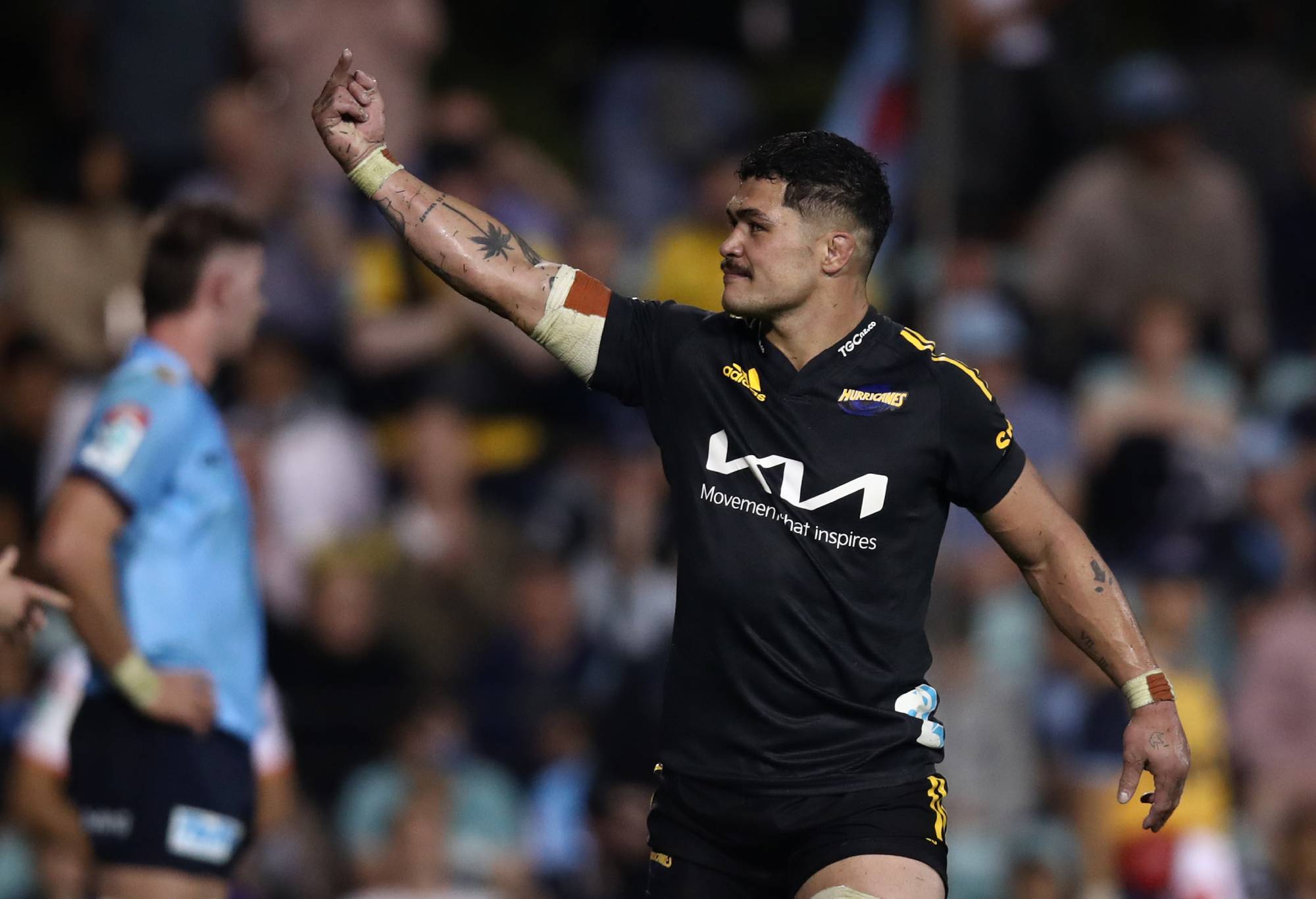 Du'Plessis Kirifi of the Hurricanes gestures to the crowd after winning the round 13 Super Rugby Pacific match between the NSW Waratahs and the Hurricanes at Leichhardt Oval on May 14, 2022 in Sydney, Australia. (Photo by Jason McCawley/Getty Images)