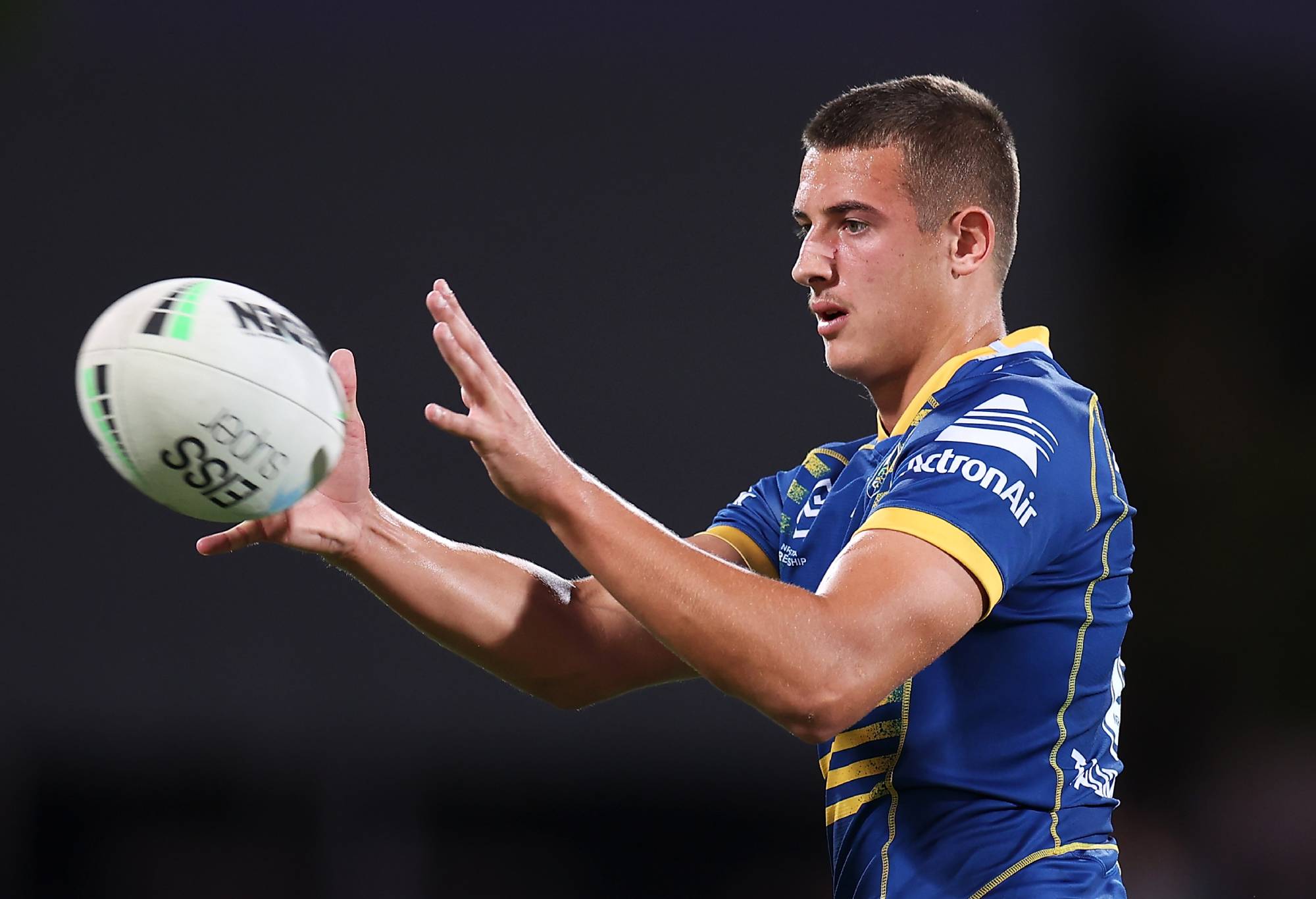 DARWIN, AUSTRALIA - APRIL 30: Jake Arthur of the Eels catches a pass during the warm up before the NRL Round of 16 match between the Parramatta Eels and the North Queensland Cowboys at TIO Stadium on April 30, 2022, in Darwin, Australia.  (Photo by Mark Kolbe/Getty Images)