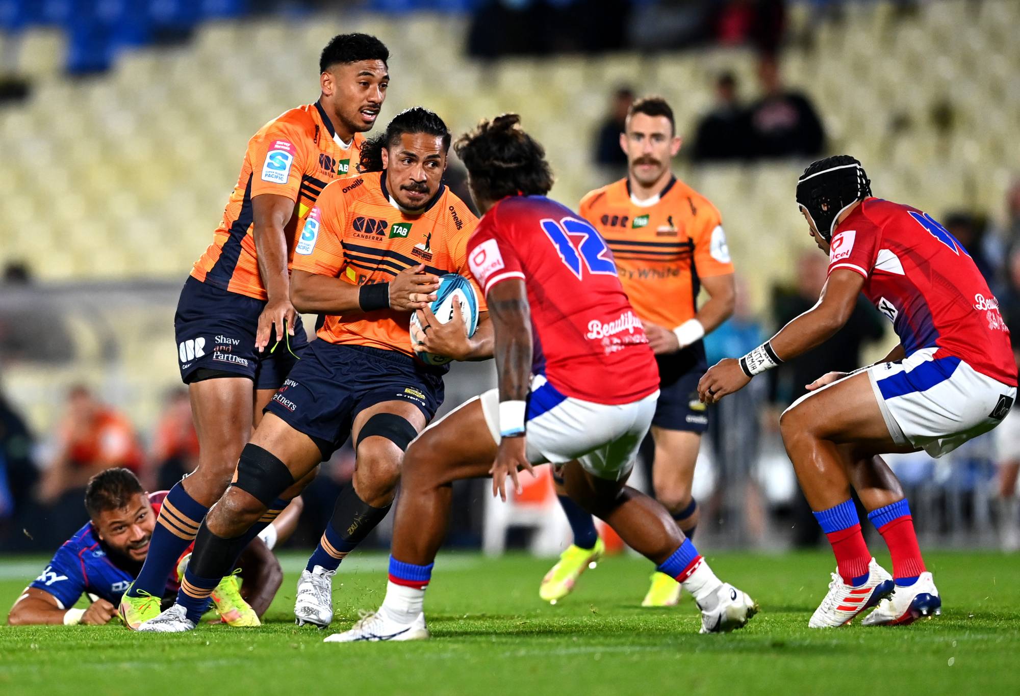 Pete Samu of the Brumbies charges forward during the round 15 Super Rugby Pacific match between the Moana Pasifika and the ACT Brumbies at Mt Smart Stadium on May 28, 2022 in Auckland, New Zealand. (Photo by Hannah Peters/Getty Images)