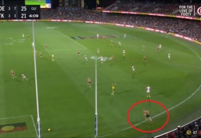 Crows fifth-gamer forgets he's a ruckman with ambitious pass that instantly backfires