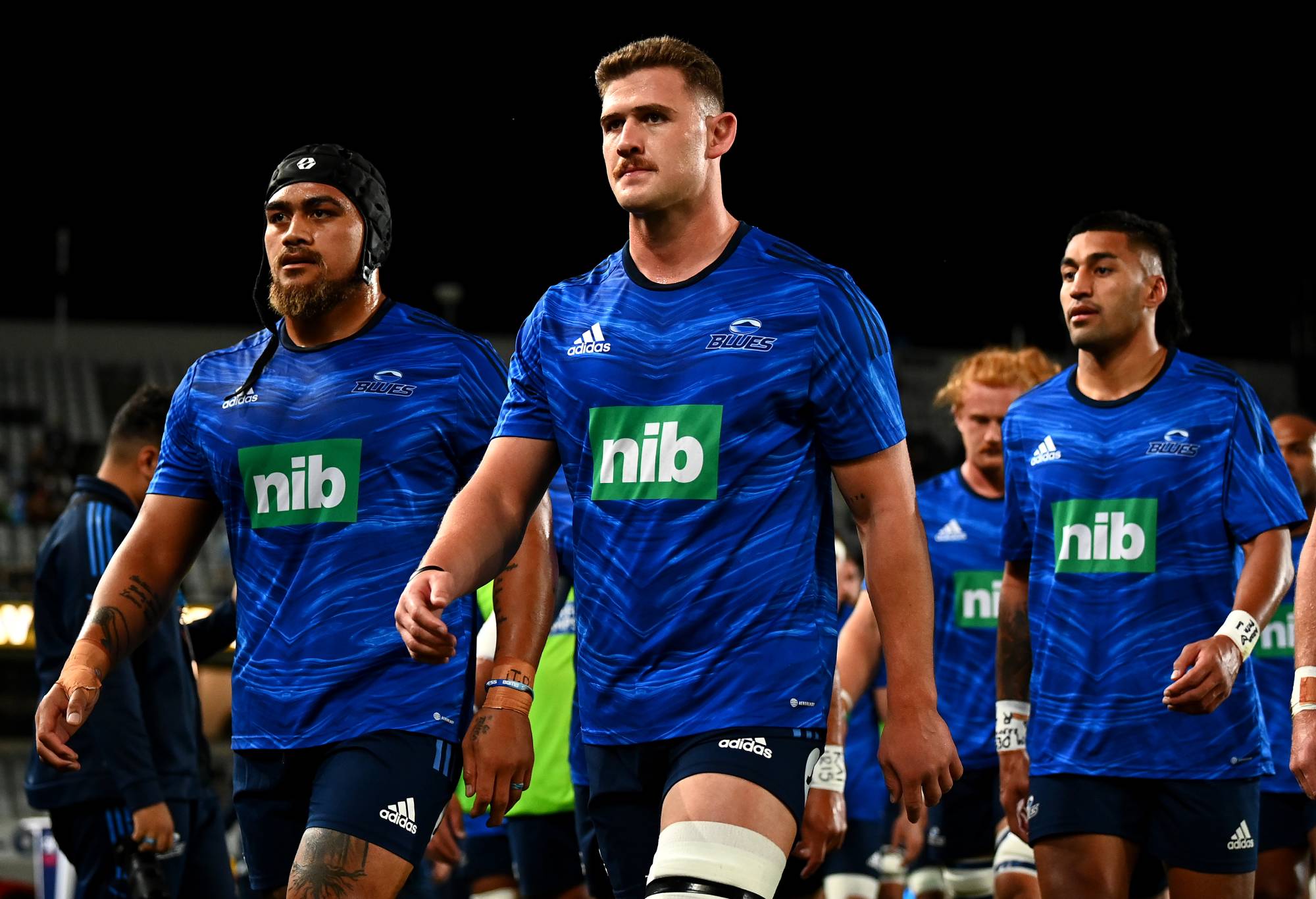 Dalton Papalii of the Blues leads his team off the field ahead of the round 13 Super Rugby Pacific match between the Blues and the Queensland Reds at Eden Park on May 14, 2022 in Auckland, New Zealand. (Photo by Hannah Peters/Getty Images)