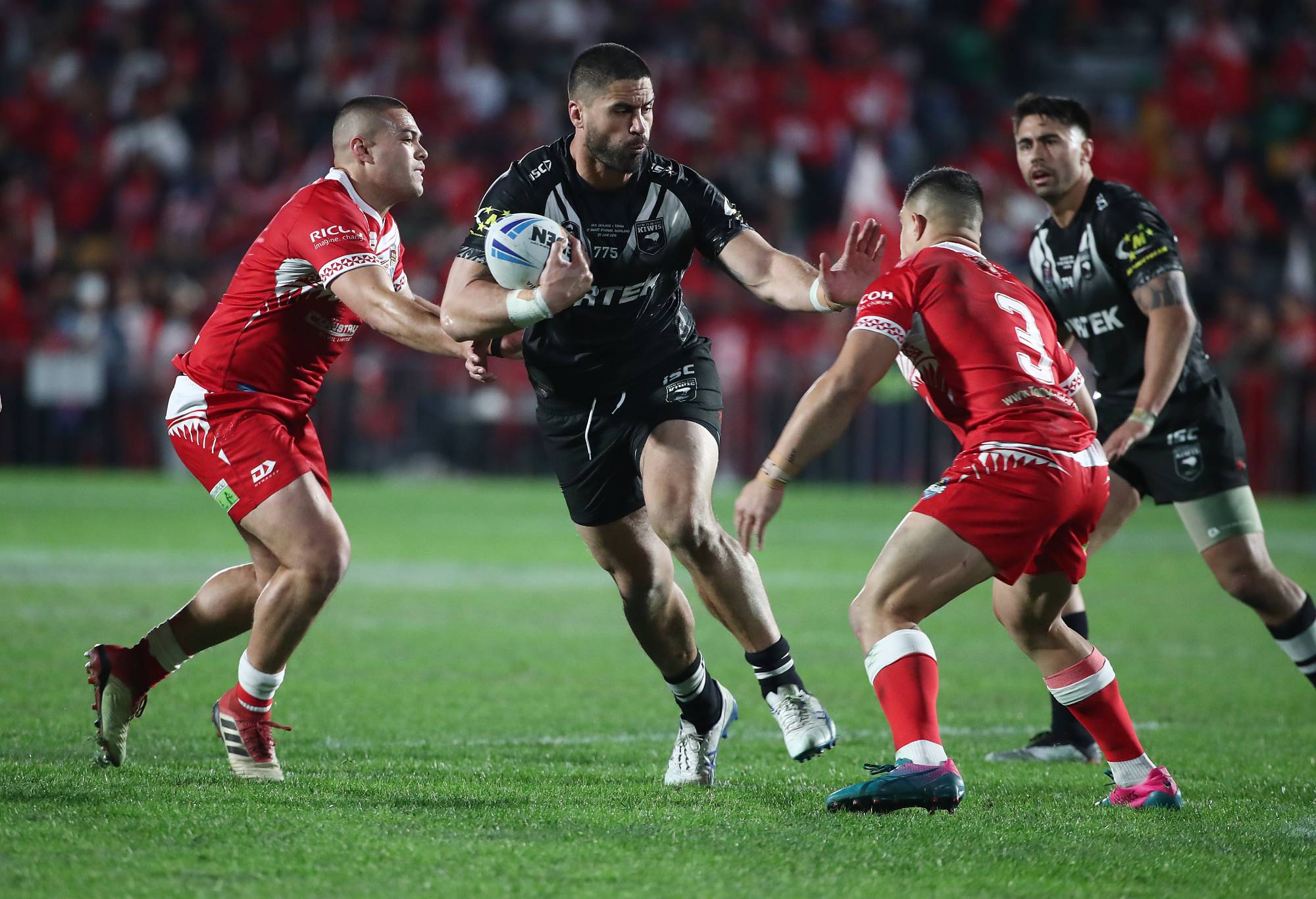 AUCKLAND, NEW ZEALAND – JUNE 22: Jesse Bromwich of the Kiwis (C) is tackled during the Oceania League Test between the Kiwis and Mate Ma'a Tonga at Mt Smart Stadium on June 22, 2019 in Auckland, New Zealand. Zeeland.  (Photo by Fiona Goodall/Getty Images)