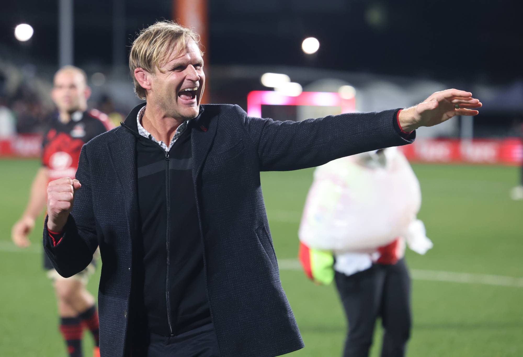 Crusaders head coach Scott Robertson celebrates his 100th game with a win during the Super Rugby Pacific Semi Final match between the Crusaders and the Chiefs at Orangetheory Stadium on June 10, 2022 in Christchurch, New Zealand. (Photo by Peter Meecham/Getty Images)