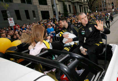 AFL News: GF parade goes back to the future, former great's warning for injured Blues, Fly's Magpie Army callout