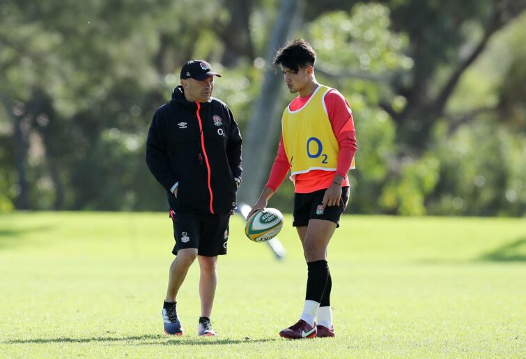 England coach Eddie Jones speaks with Marcus Smith during an England rugby squad training session at the Hale School on June 28, 2022 in Perth, Australia. (Photo by Will Russell - RFU/The RFU Collection via Getty Images)
