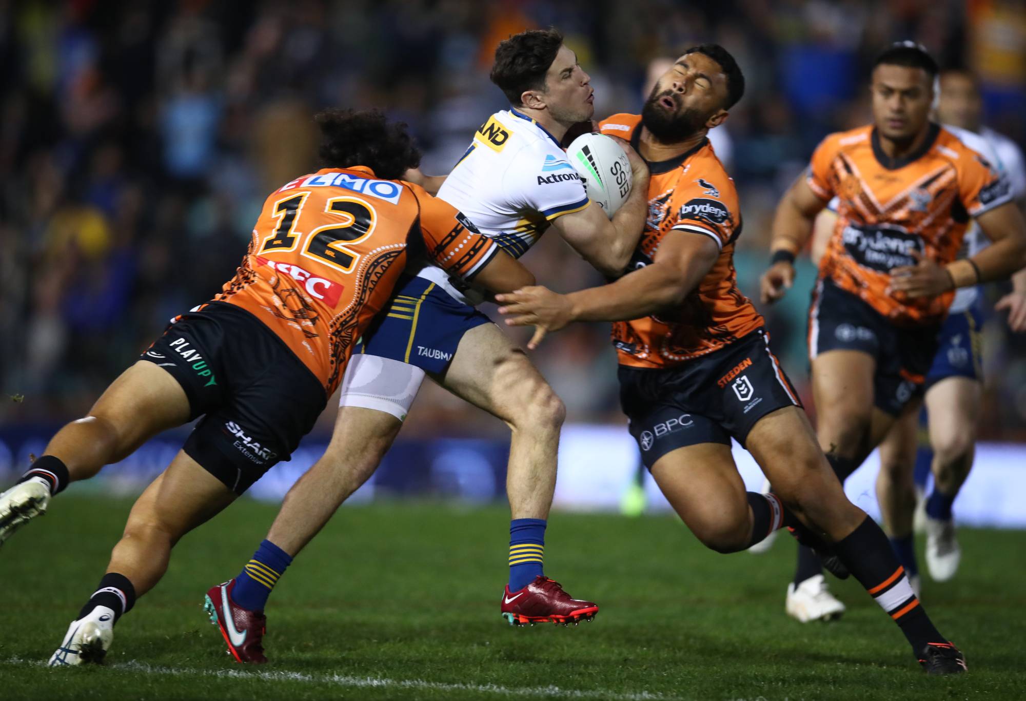 SYDNEY, AUSTRALIA - JULY 09: Mitchell Moses of the Eels/tb Zane Musgrove of the Tigers during the round 17 NRL match between the Wests Tigers and the Parramatta Eels at Leichhardt Oval on July 09, 2022 in Sydney, Australia. (Photo by Jason McCawley/Getty Images)