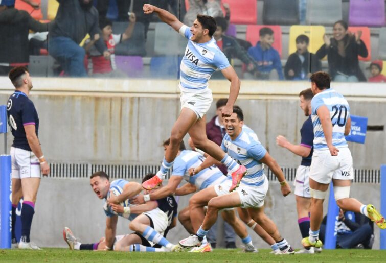 Argentina's Santiago Carreras celebrates as his team mate Emiliano Boffelli scores a late try to win the match during a test match between Argentina and Scotland at the Estadio Unico Madre de Cuidades, on July 16, 2022, in Santiago del Estero, Argentina. (Photo by Ross MacDonald/SNS Group via Getty Images)