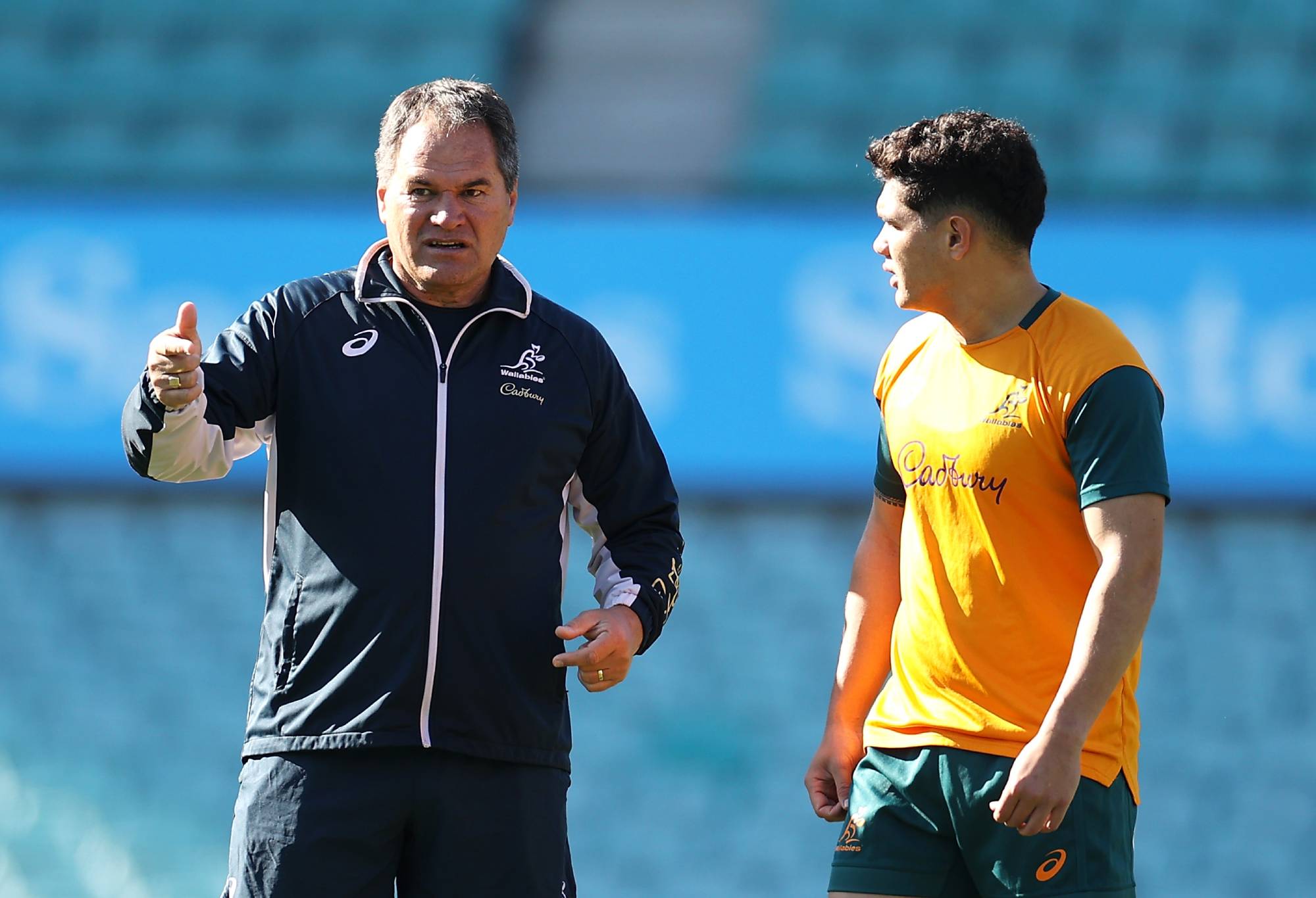 Wallabies coach Dave Rennie speaks to Noah Lolesio during the Australia Wallabies Captain's Run at Sydney Cricket Ground on July 15, 2022 in Sydney, Australia. (Photo by Mark Kolbe/Getty Images)
