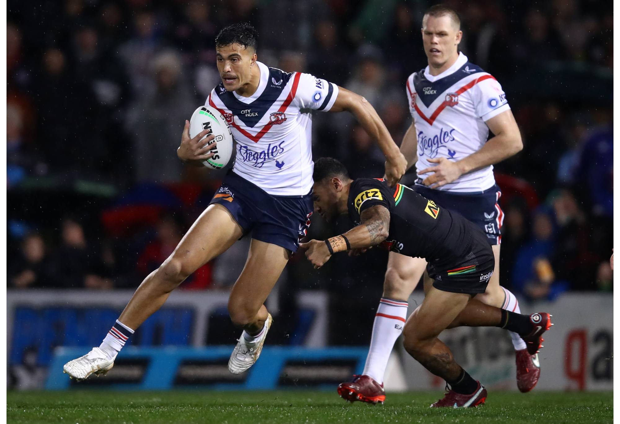 PENRITH, AUSTRALIA - JULY 01: Joseph Suaalii of the Roosters runs the ball during the round 16 NRL match between the Penrith Panthers and the Sydney Roosters at BlueBet Stadium on July 01, 2022 in Penrith, Australia. (Photo by Jason McCawley/Getty Images)
