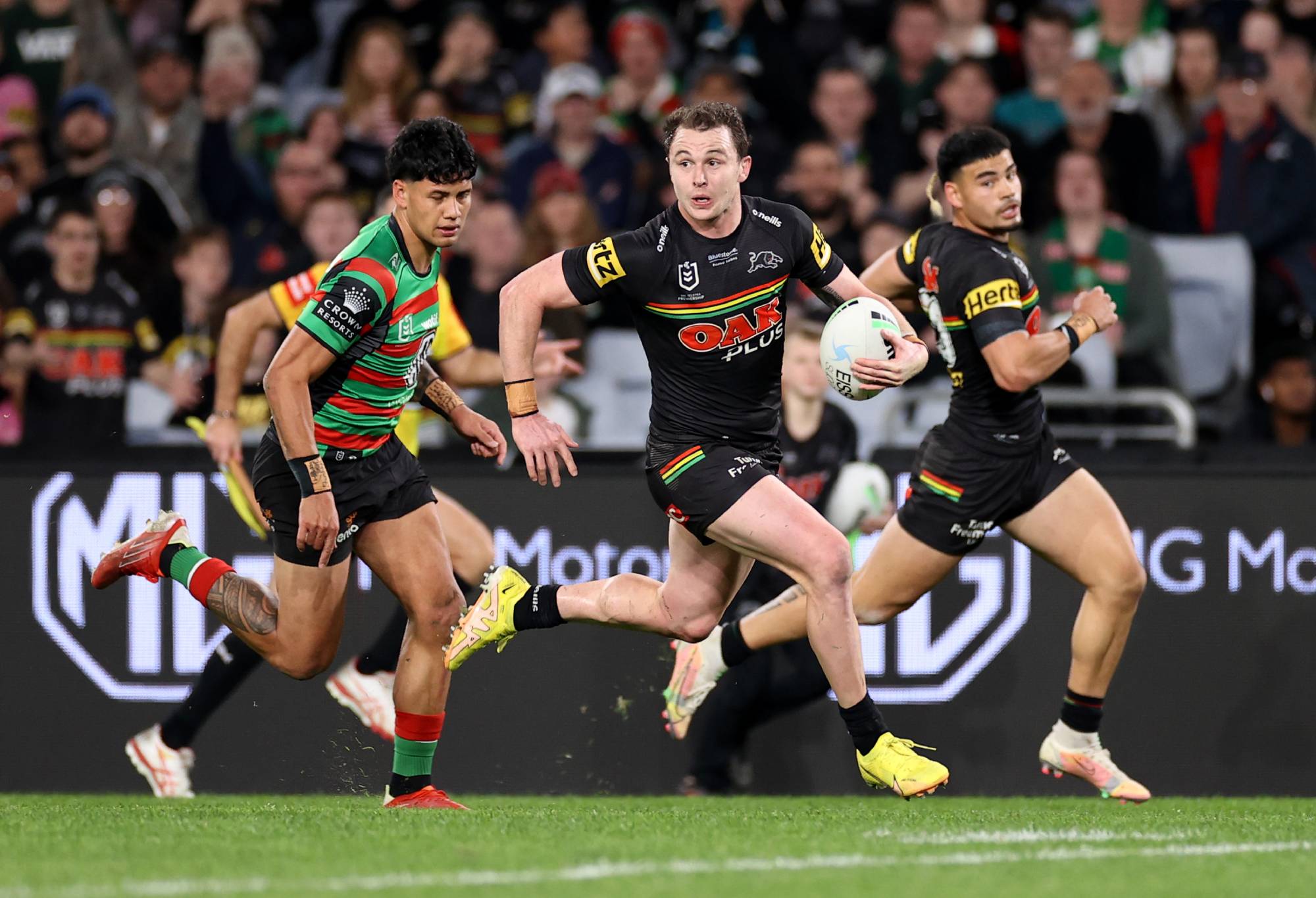 SYDNEY, AUSTRALIA - AUGUST 18: Dylan Edwards of the Panthers makes a break to score a tryduring the round 23 NRL match between the South Sydney Rabbitohs and the Penrith Panthers at Accor Stadium, on August 18, 2022, in Sydney, Australia. (Photo by Cameron Spencer/Getty Images)