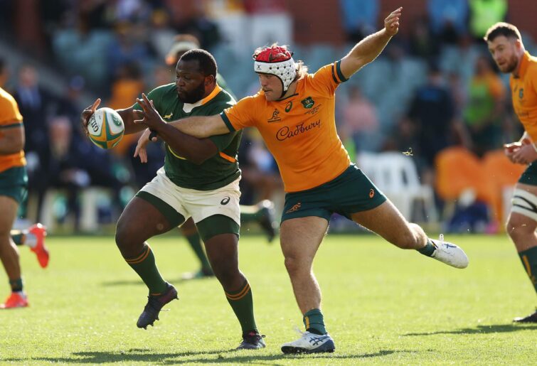 Ox Nche of the Springboks is tackled by Fraser McReight of the Wallabies during The Rugby Championship match between the Australian Wallabies and the South African Springboks at Adelaide Oval on August 27, 2022 in Adelaide, Australia. (Photo by Mark Kolbe/Getty Images)