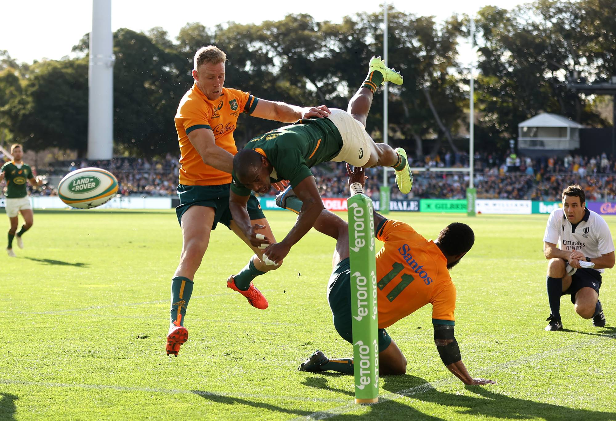 Makazole Mapimpi of the Springboks is tackled by Marika Koroibete of the Wallabies during The Rugby Championship match between the Australian Wallabies and the South African Springboks at Adelaide Oval on August 27, 2022 in Adelaide, Australia. (Photo by Mark Kolbe/Getty Images)