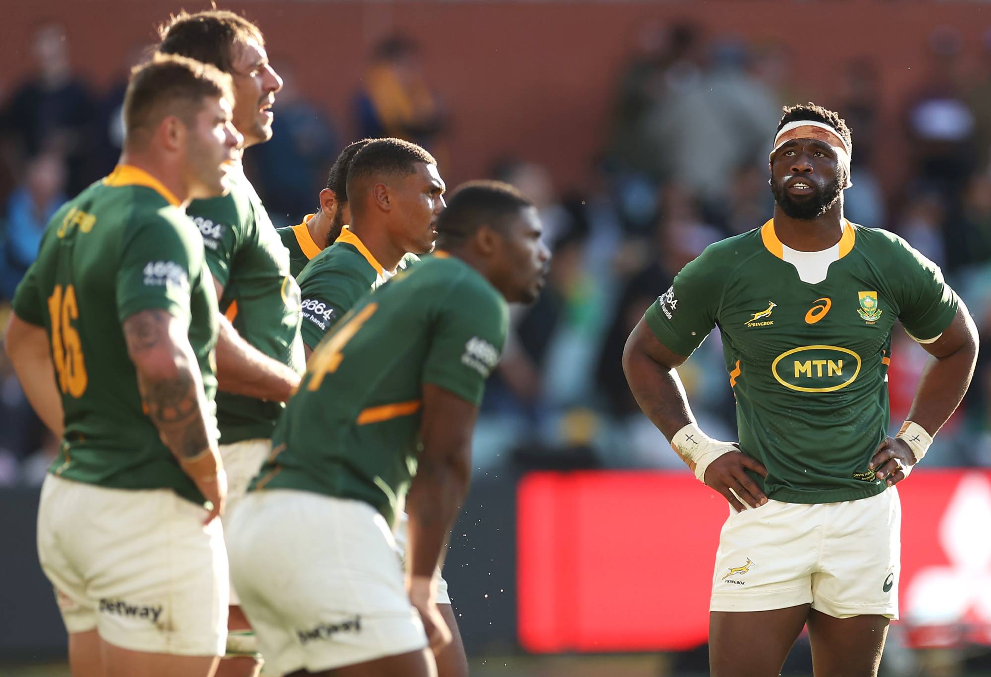 Siya Kolisi of the Springboks looks dejected after a try during The Rugby Championship match between the Australian Wallabies and the South African Springboks at Adelaide Oval on August 27, 2022 in Adelaide, Australia. (Photo by Mark Kolbe/Getty Images)