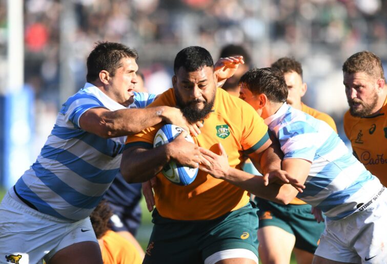 Taniela Tupou of Australia attempts to avoid a tackle from Francisco Gomez Kodela of Argentina during a Rugby Championship match between Argentina Pumas and Australian Wallabies at San Juan del Bicentenario Stadium on August 13, 2022 in San Juan, Argentina. (Photo by Rodrigo Valle/Getty Images)