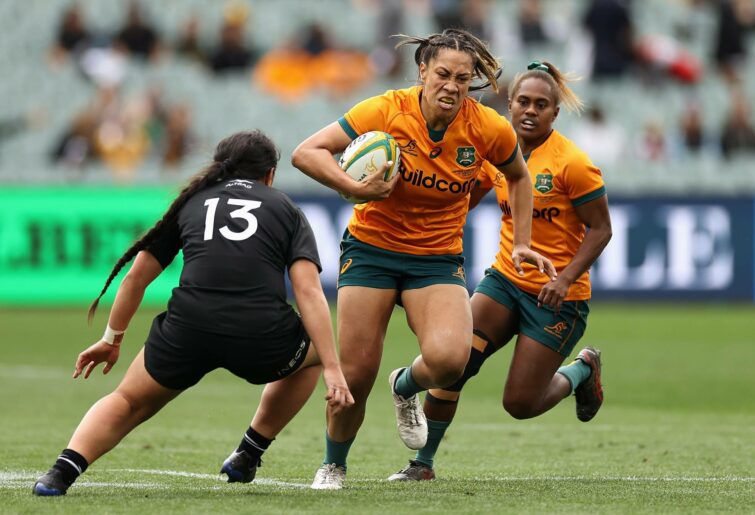 Siokapesi Palu of the Wallaroos makes a break during the O'Reilly Cup match between the Australian Wallaroos and the New Zealand Black Ferns at Adelaide Oval on August 27, 2022 in Adelaide, Australia. (Photo by Cameron Spencer/Getty Images)