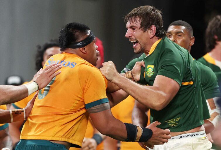 Eben Etzebeth of the Springboks and Allan Alaalatoa of the Wallabies scuffle during The Rugby Championship match between the Australia Wallabies and South Africa Springboks at Allianz Stadium on September 03, 2022 in Sydney, Australia. (Photo by Mark Metcalfe/Getty Images)