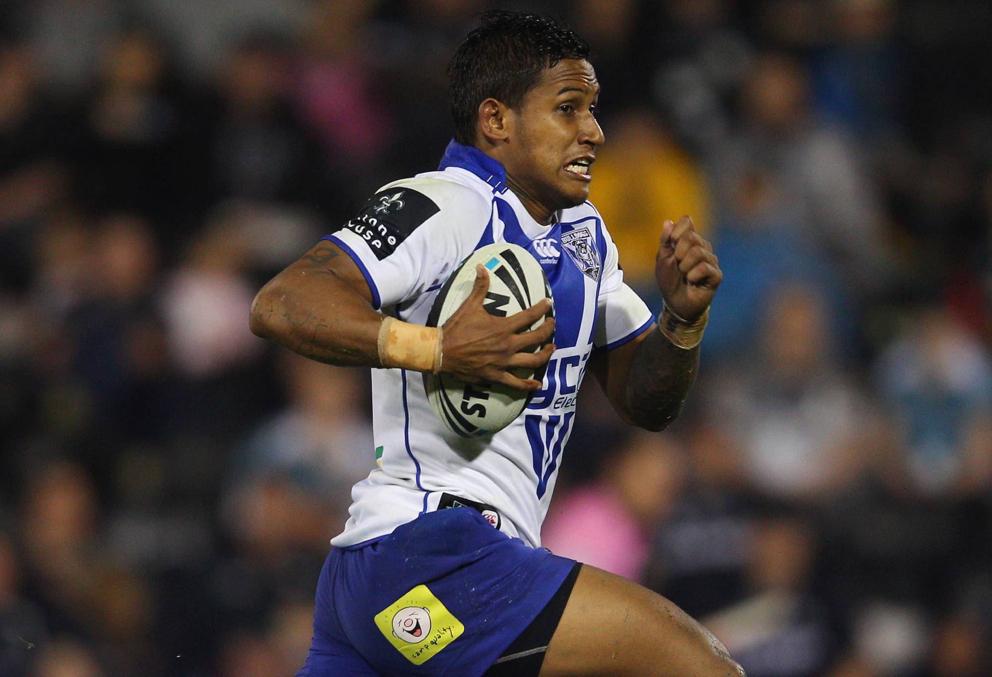PENRITH, AUSTRALIA - MARCH 03:  Ben Barba of the Bulldogs makes a break on his way to scoring a try during the round one NRL match between the Penrith Panthers and the Canterbury Bulldogs at Centrebet Stadium on March 3, 2012 in Penrith, Australia.  (Photo by Mark Kolbe/Getty Images)