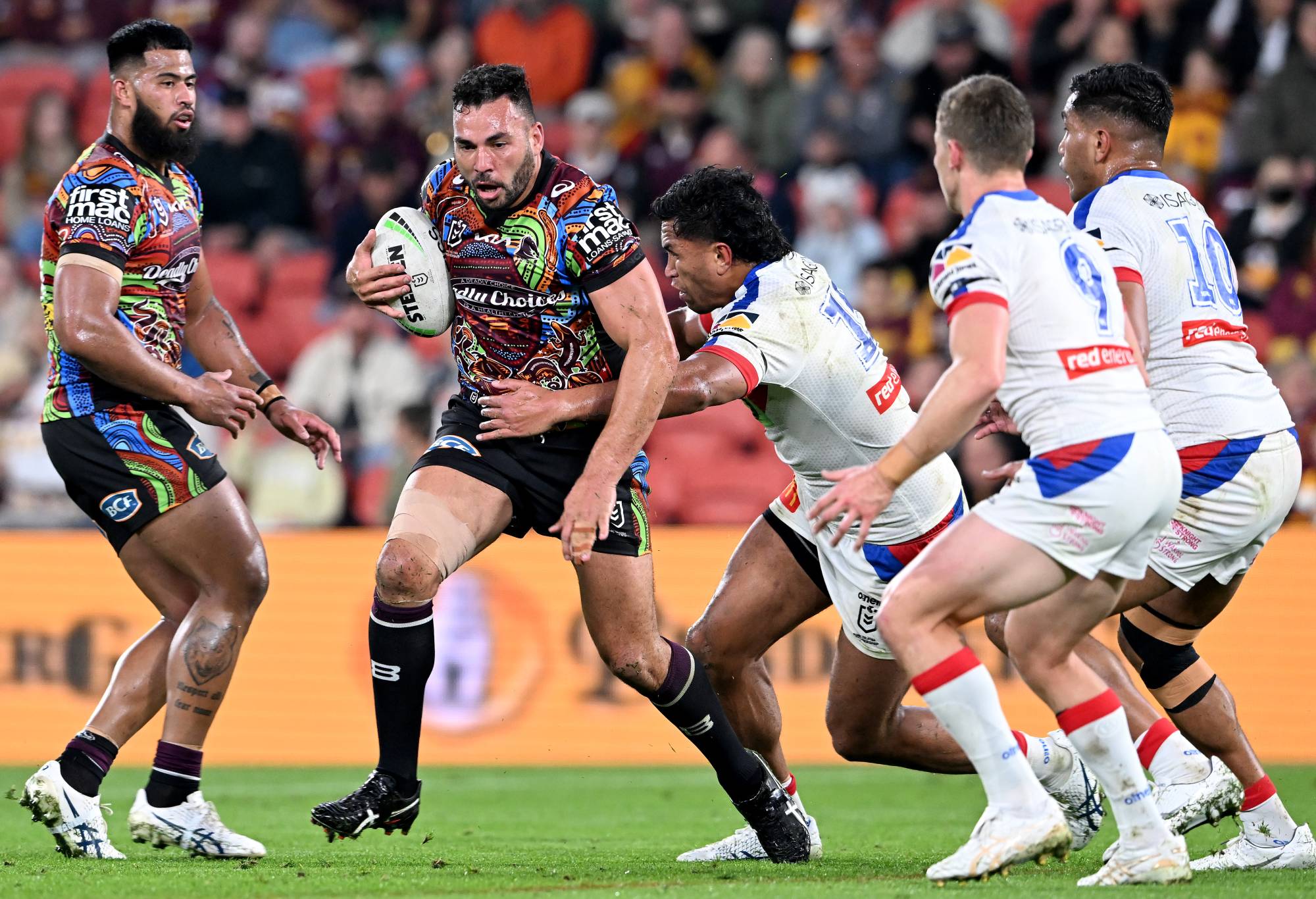 BRISBANE, AUSTRALIA - AUGUST 13: Ryan James of the Broncos attempts to break away from the defence during the round 22 NRL match between the Brisbane Broncos and the Newcastle Knights at Suncorp Stadium, on August 13, 2022, in Brisbane, Australia. (Photo by Bradley Kanaris/Getty Images)
