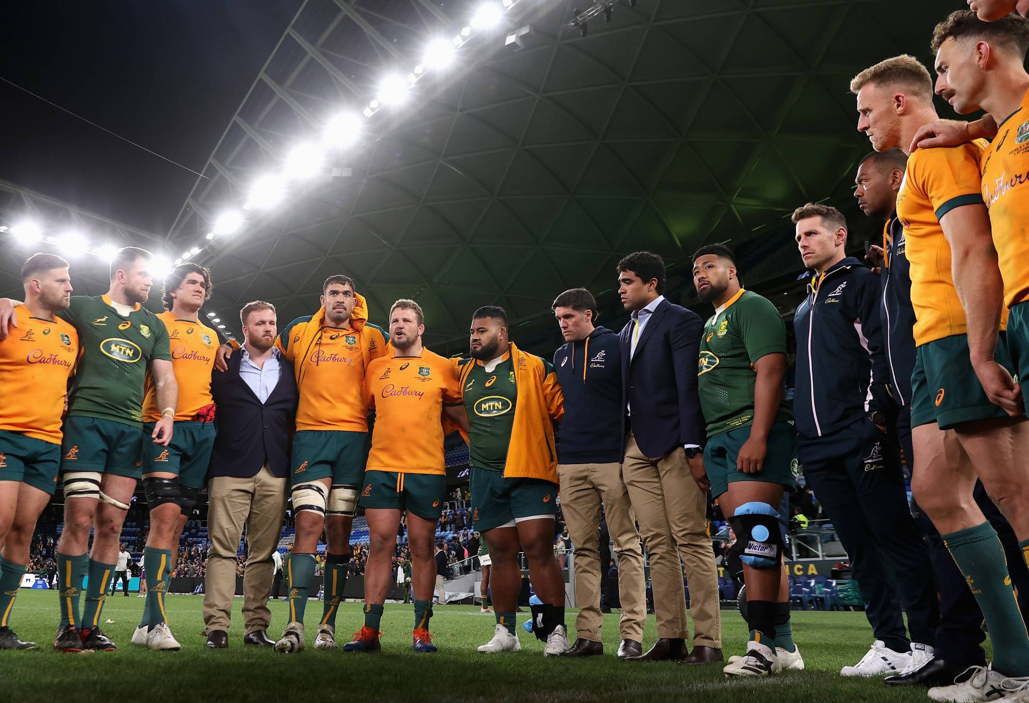 James Slipper of the Wallabies talks to his team mates after losing The Rugby Championship match between the Australia Wallabies and South Africa Springboks at Allianz Stadium on September 03, 2022 in Sydney, Australia. (Photo by Cameron Spencer/Getty Images)