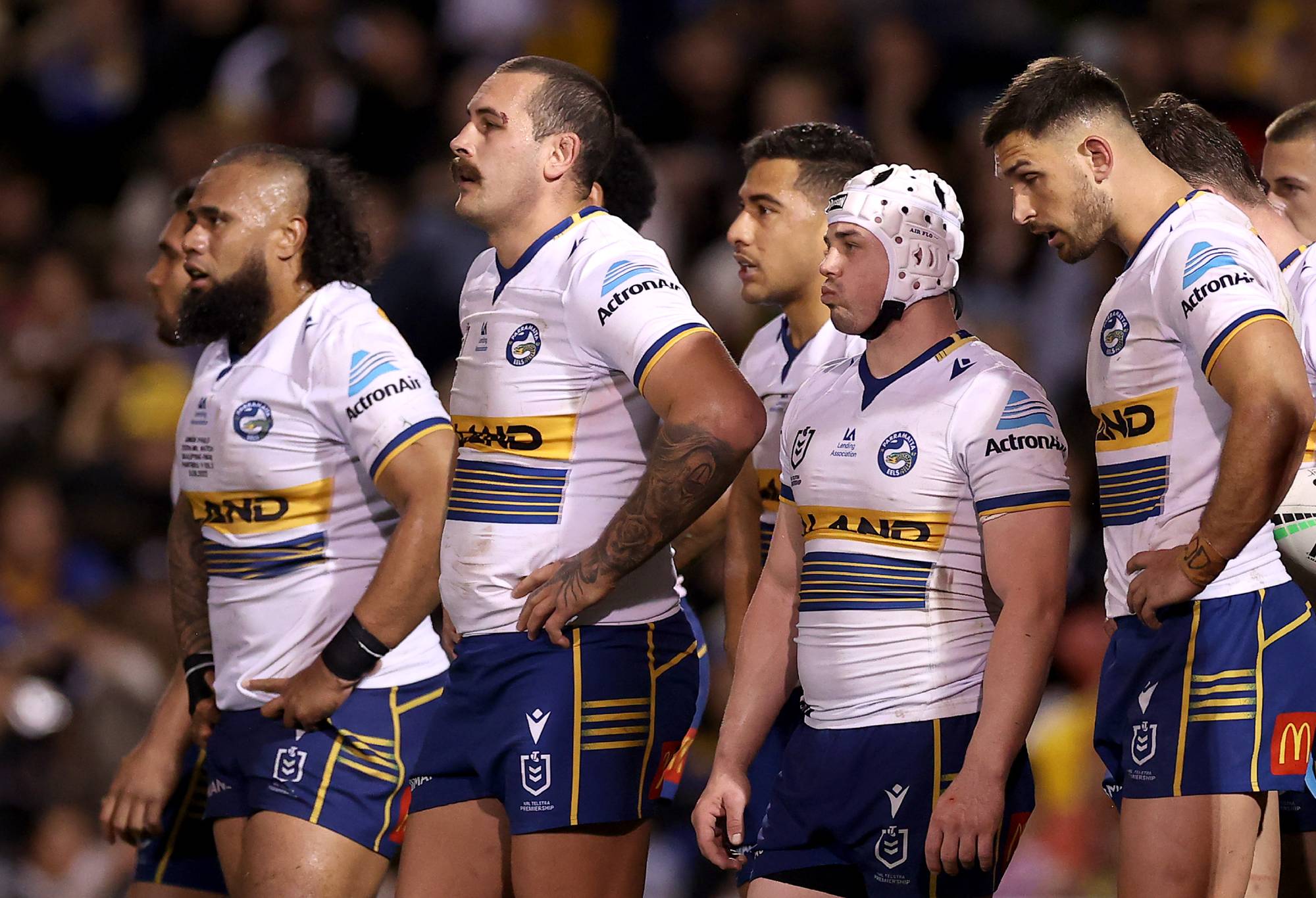 PENRITH, AUSTRALIA - SEPTEMBER 09: Eels players look on after a Panthers try during the NRL Qualifying Final match between the Penrith Panthers and the Parramatta Eels at BlueBet Stadium on September 09, 2022 in Penrith, Australia. (Photo by Mark Kolbe/Getty Images)