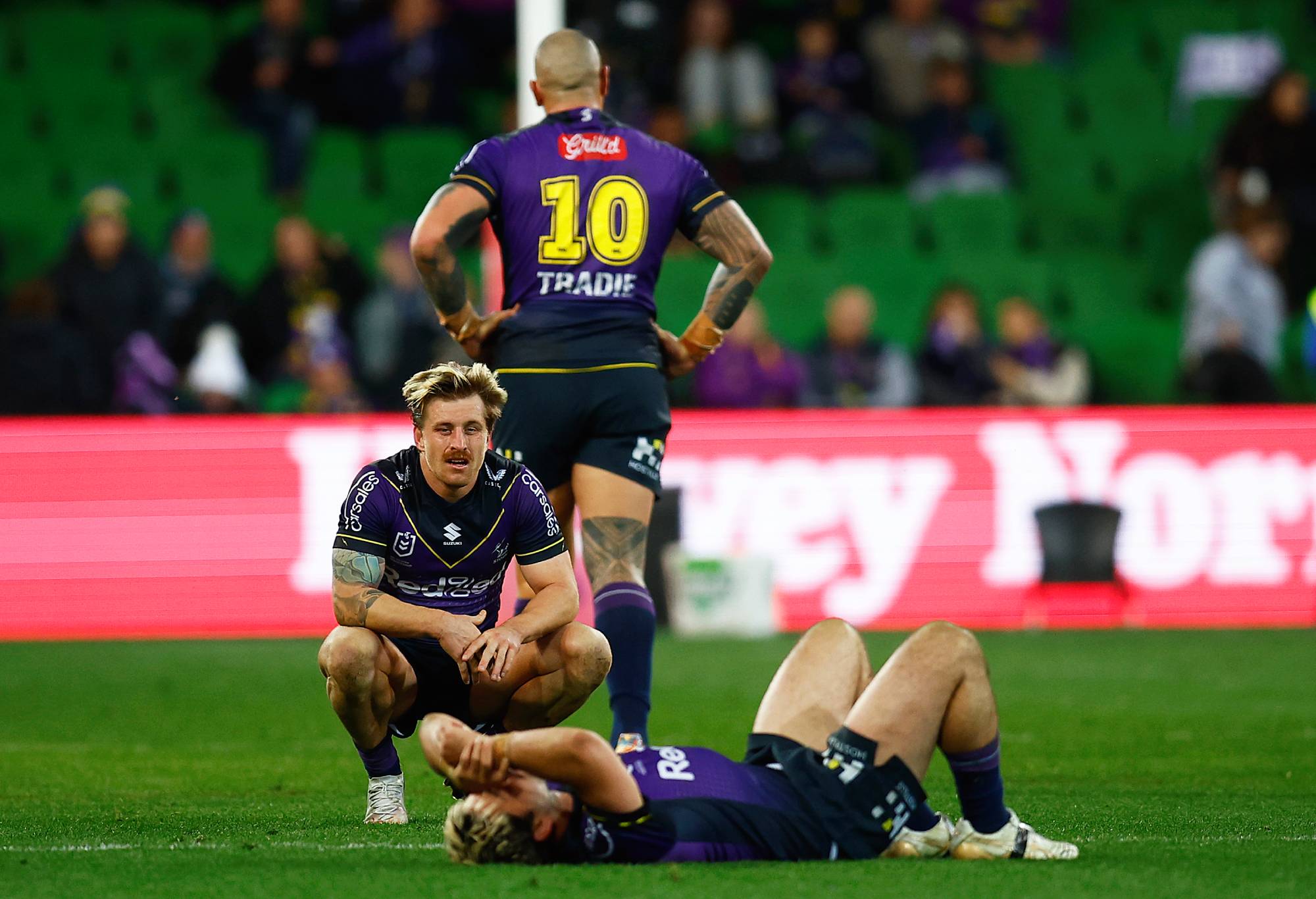 MELBOURNE, AUSTRALIA - SEPTEMBER 10: Cameron Munster (L), Brandon Smith and Nelson Asofa-Solomona of the Storm looks dejected after the NRL Elimination Final match between the Melbourne Storm and the Canberra Raiders at AAMI Park on September 10, 2022 in Melbourne, Australia. (Photo by Daniel Pockett/Getty Images)