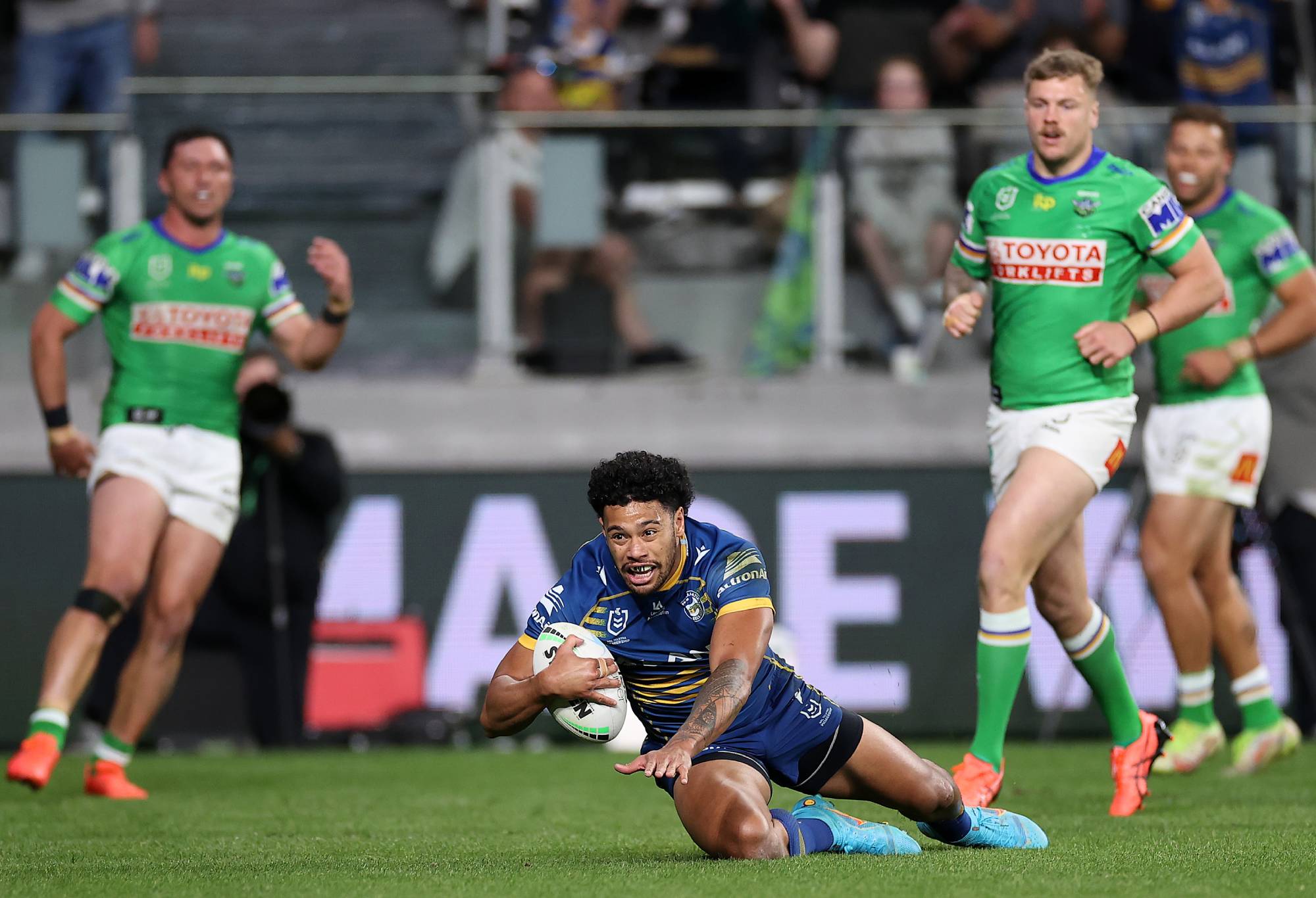 SYDNEY, AUSTRALIA - SEPTEMBER 16: Waqa Blake of the Eels scores a try during the NRL Semi Final match between the Parramatta Eels and the Canberra Raiders at CommBank Stadium on September 16, 2022 in Sydney, Australia. (Photo by Cameron Spencer/Getty Images)