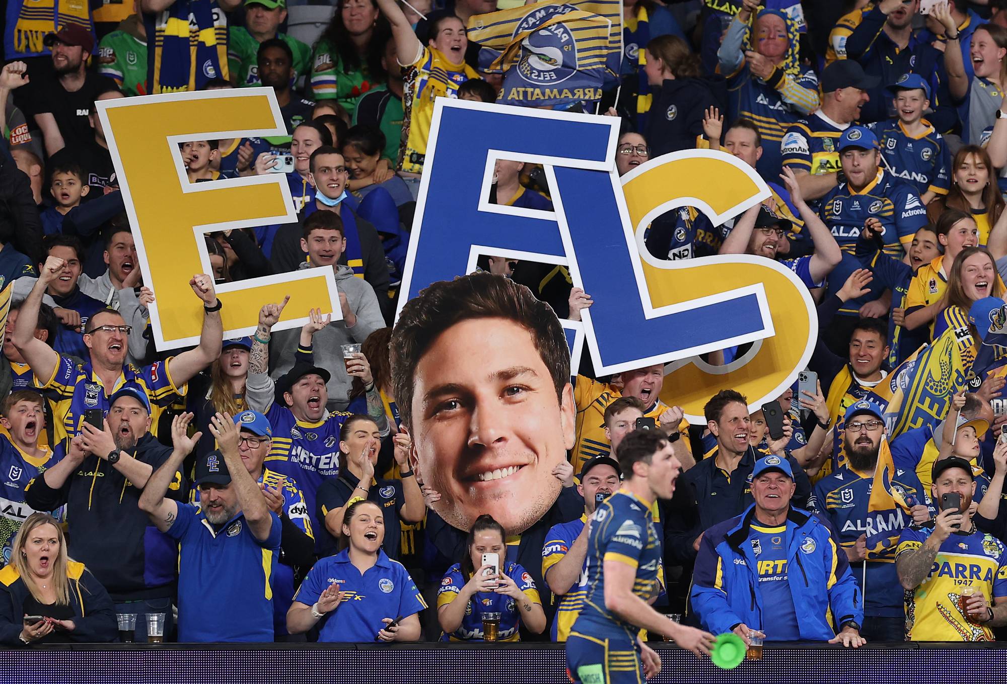 SYDNEY, AUSTRALIA - SEPTEMBER 16: Mitchell Moses of the Eels celebrates kicking a goal as fans cheer during the NRL Semi Final match between the Parramatta Eels and the Canberra Raiders at CommBank Stadium on September 16, 2022 in Sydney, Australia. (Photo by Mark Kolbe/Getty Images)