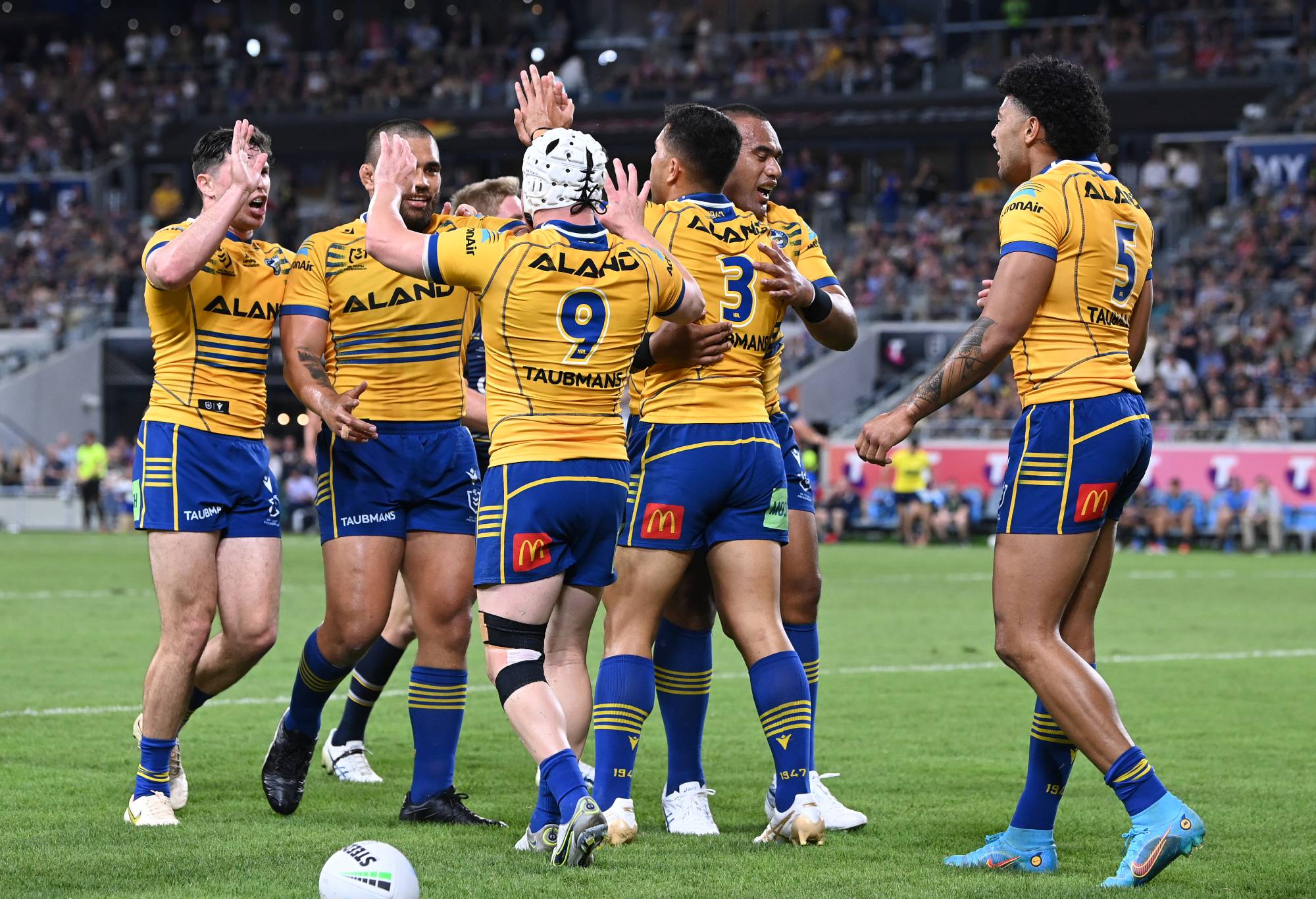 TOWNSVILLE, AUSTRALIA - SEPTEMBER 23: Eels celebrate a try by Will Penisini during the NRL Preliminary Final match between the North Queensland Cowboys and the Parramatta Eels at Queensland Country Bank Stadium on September 23, 2022 in Townsville, Australia. (Photo by Bradley Kanaris/Getty Images)